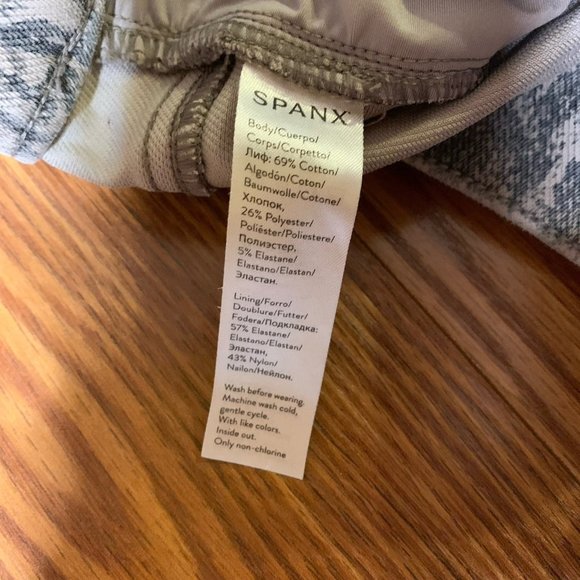 Spanx Womens Medium Snakeskin Pattern Jeggings - Picture 4 of 10